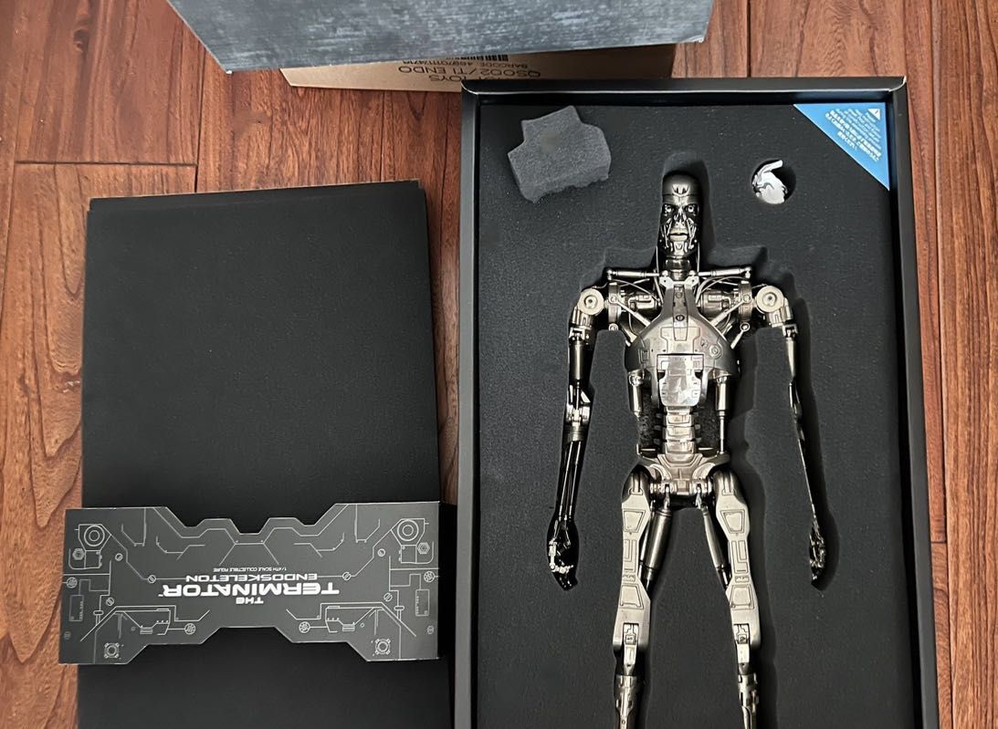 HOT TOYS QS002 魔鬼終結者 1 4 T800 金屬機器骨架 普版 書籍休閒與玩具 收藏紀念品 其他古董在旋轉拍賣