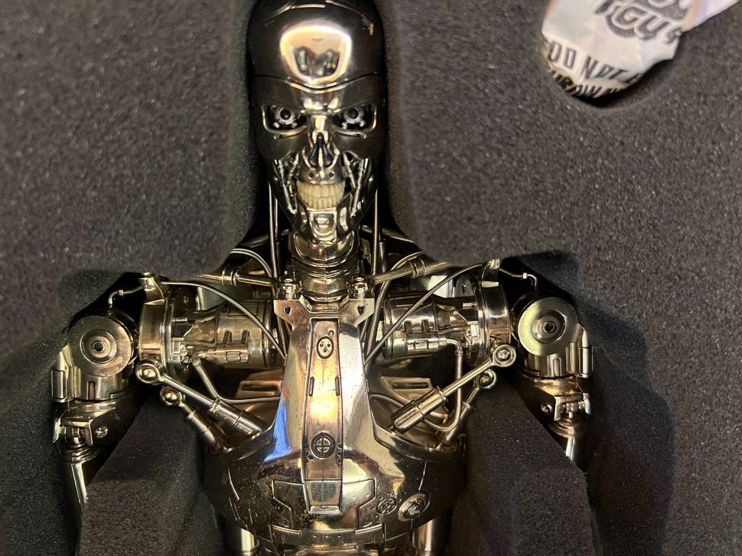 HOT TOYS QS002 魔鬼終結者 1 4 T800 金屬機器骨架 普版 書籍休閒與玩具 收藏紀念品 其他古董在旋轉拍賣