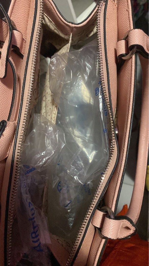 Guess Nude Barang Mewah Tas Dompet Di Carousell