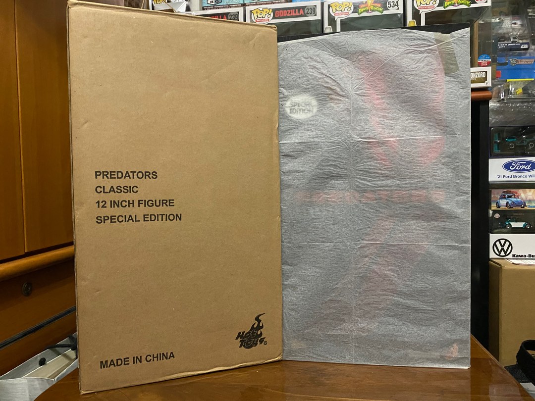 Hot Toys Classic Predator Exclusive Hobbies Toys Toys Games On Carousell