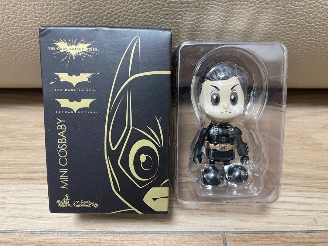 Hot Toys Mini Cosbaby The Dark Knight Bruce Wayne Batsuit Begins Ver 興趣及遊戲 玩具 遊戲類 Carousell