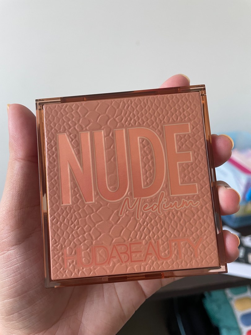 New Huda Beauty Nude Medium Eye Pallete Beauty Personal Care Face