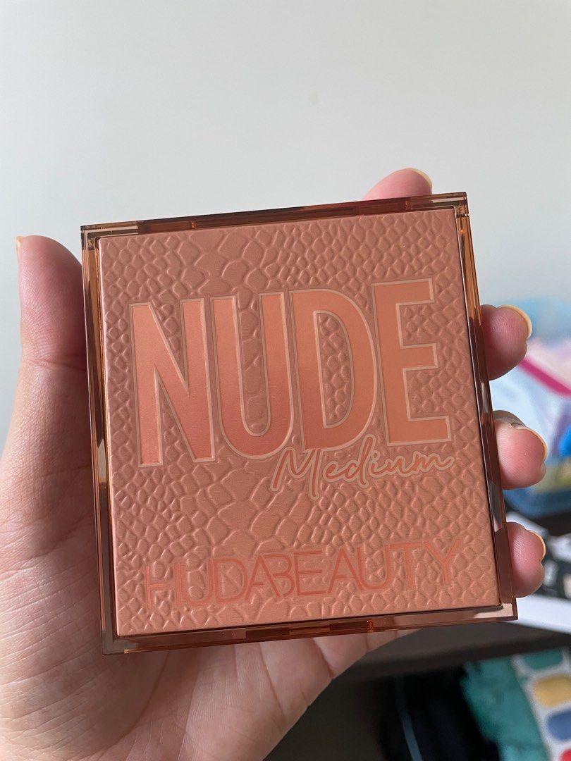 New Huda Beauty Nude Medium Eye Pallete Beauty Personal Care Face