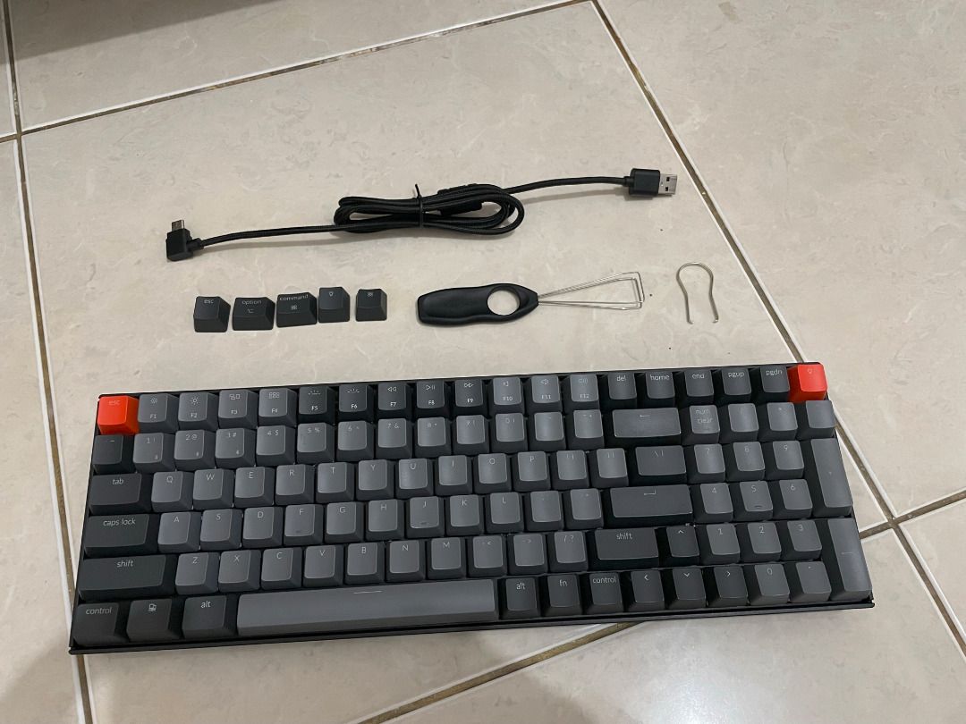 Keychron K Hot Swappable BLUE Switch WHITE Backlight PLASTIC Frame Elektronik Bagian Komputer