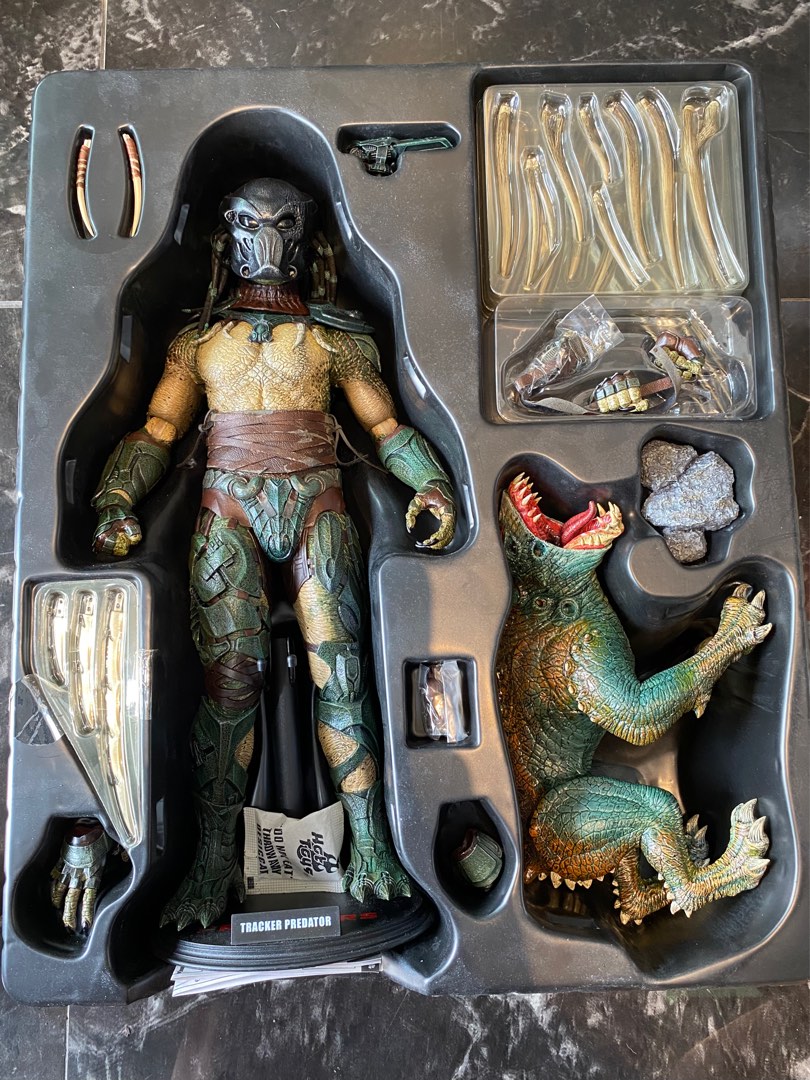 Hot Toys Tracker Predator On Carousell