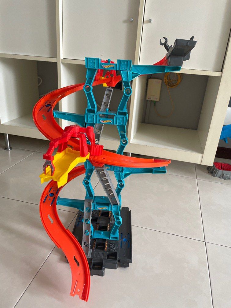 Hot Wheels Spiral Stack Up Hobbies Toys Toys Games On Carousell