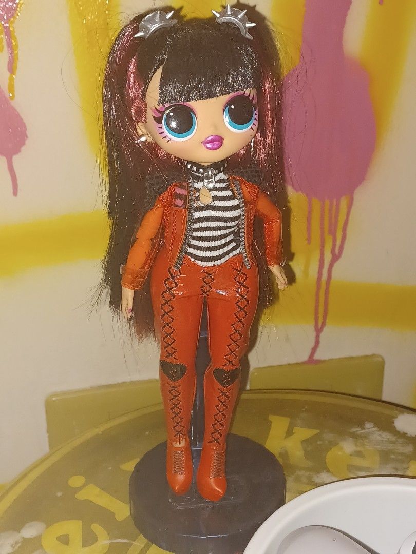 L O L Surprise L O L Surprise Omg Doll Spicy Babe With Dollstand