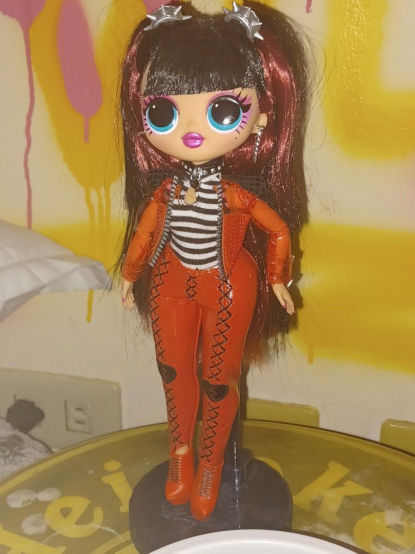 L O L Surprise L O L Surprise OMG Doll Spicy Babe WITH DOLLSTAND AND ACCESSORIES
