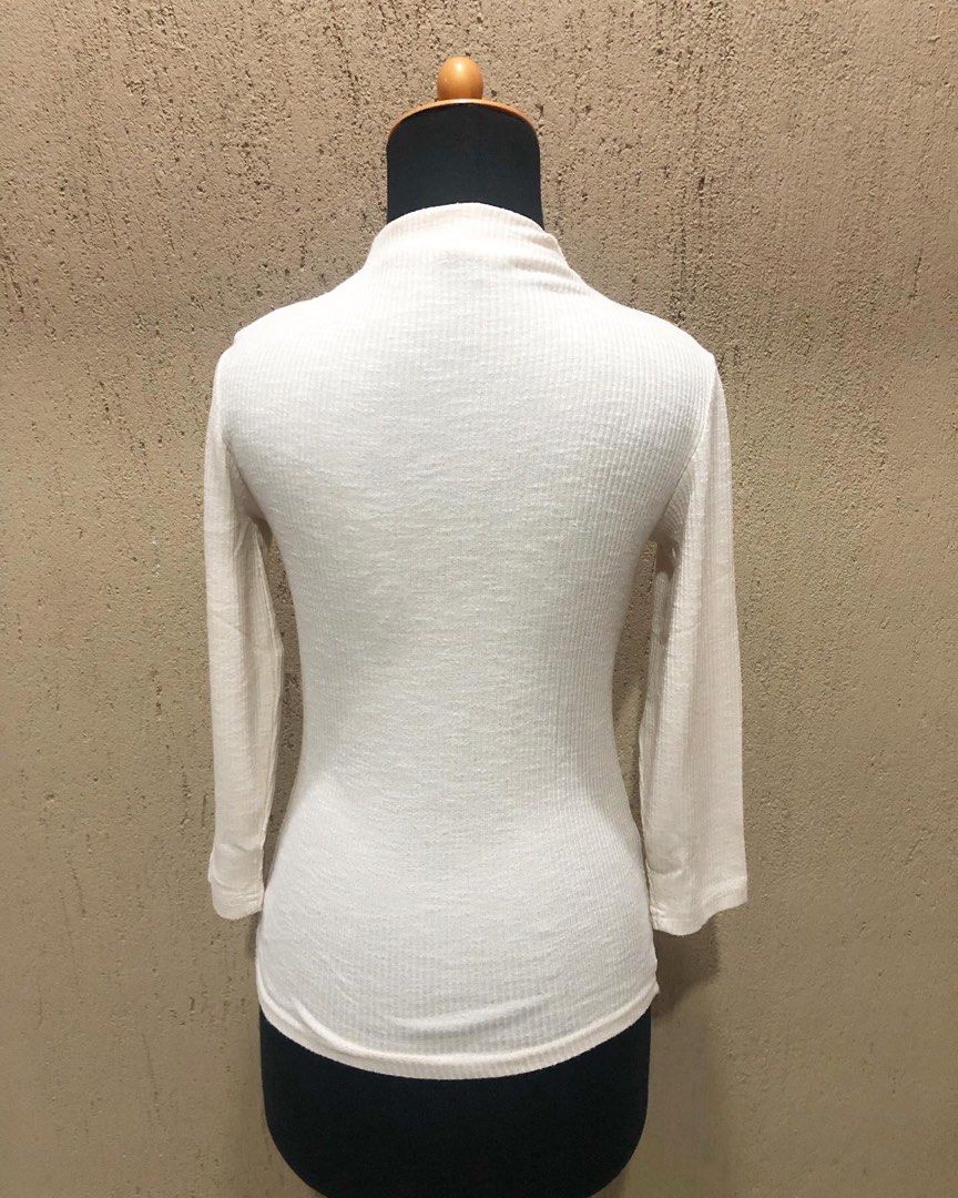 Stradivarius Knit Nude Fesyen Wanita Pakaian Wanita Atasan Di Carousell