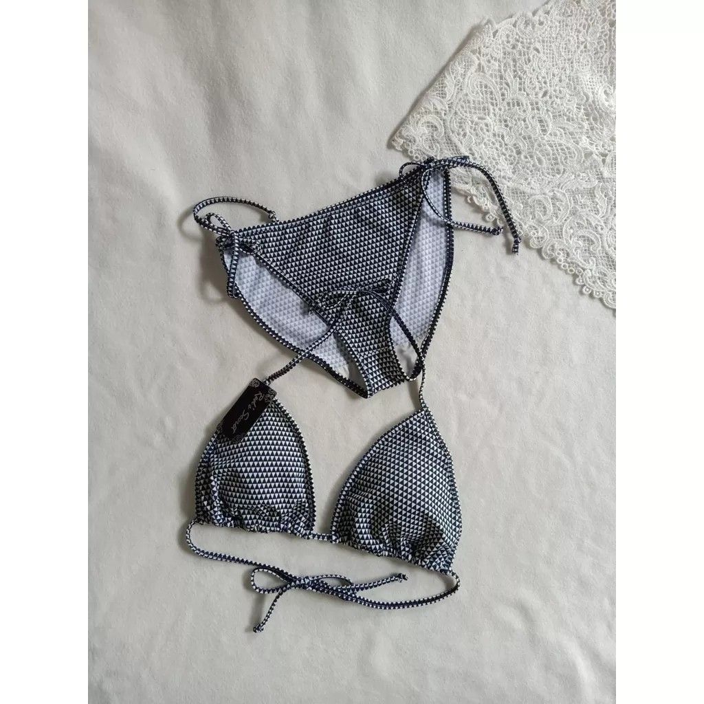 BK 3301 Segitiga Hitam Putih Bikini Segitiga Ikat Dengan Busa Selip
