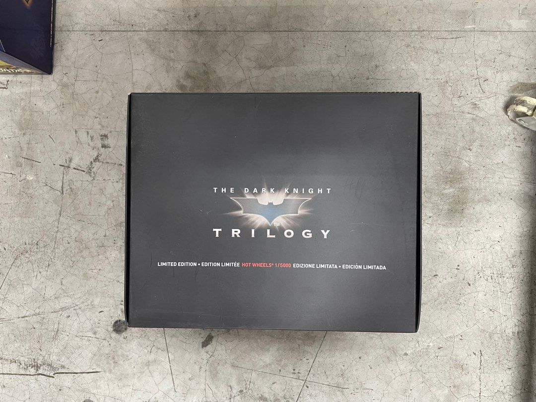 Hot Wheels Elite 1 18 The Dark Knight Trilogy Batmobile With Authentic Batman Movie Cape