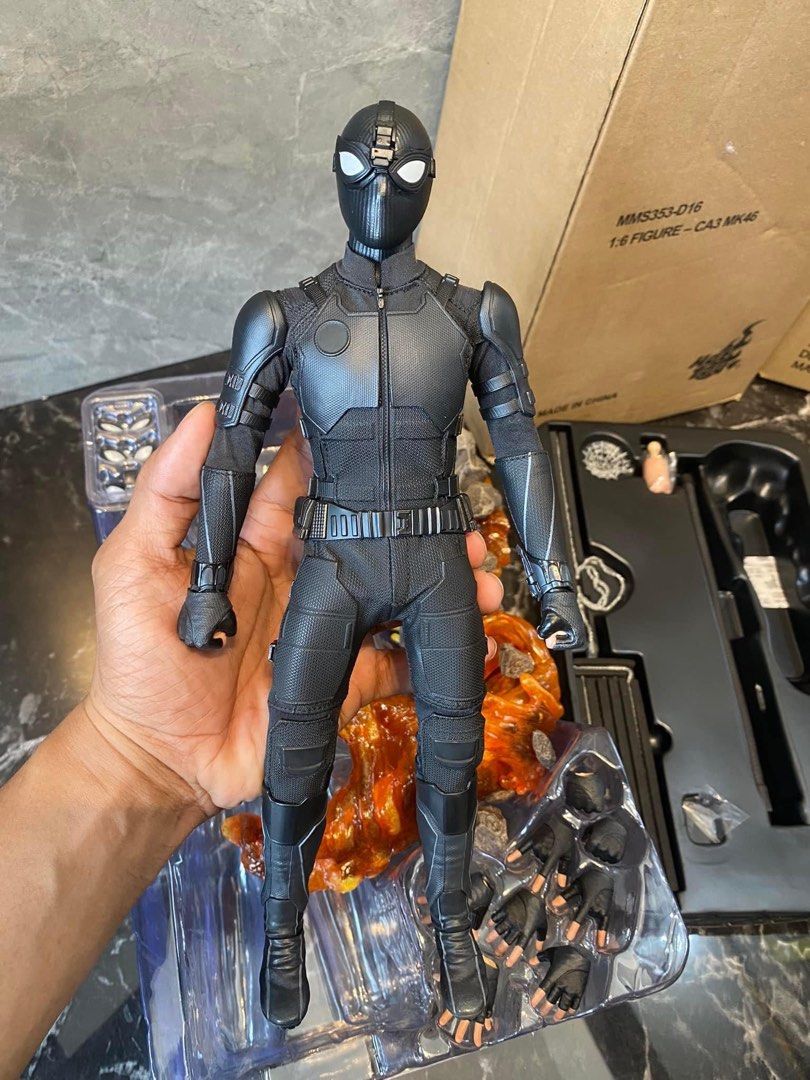 Hot Toys Spiderman Stealth Suit Deluxe Hobbies Toys Toys Games On Carousell
