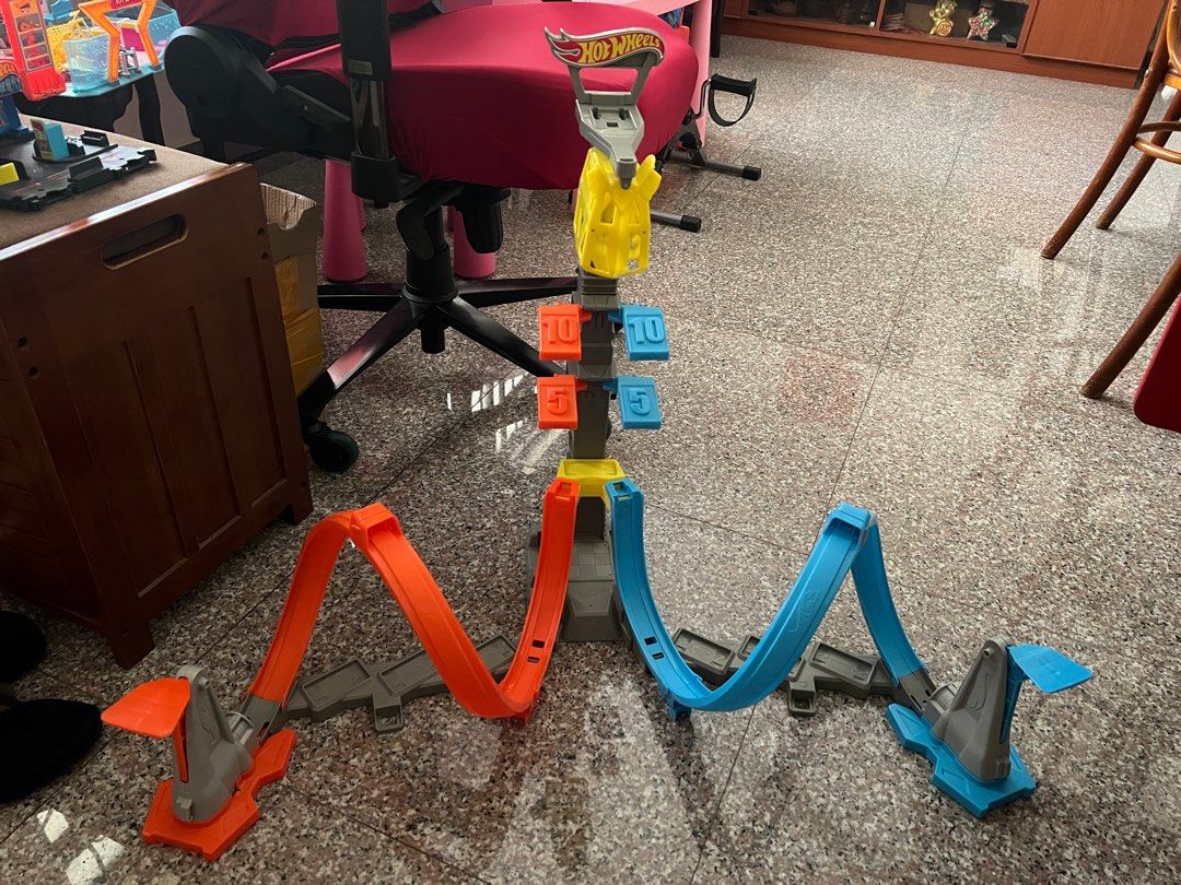 Hot Wheels Loop And Launch Set Hobbies Toys Toys Games On Carousell