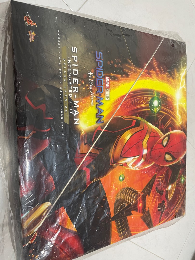 Hot Toys Spiderman Integrated Suit Deluxe Version Hobbies Toys Toys Games On Carousell