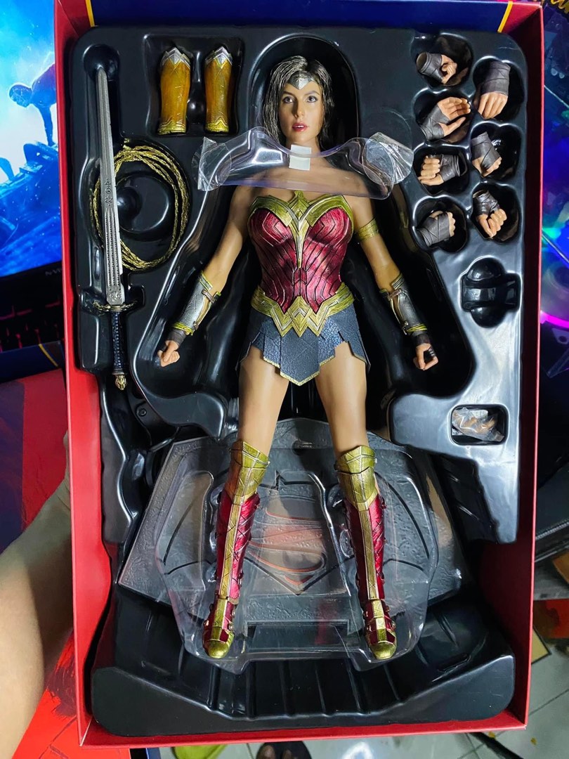 Hot Toys Wonder Woman Hobbies Toys Toys Games On Carousell