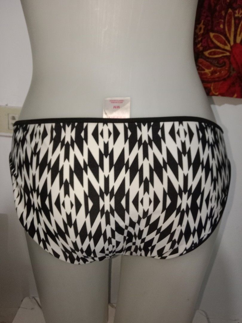 M Xhilaration Black And White Bikini Bottom Swimwear On Carousell