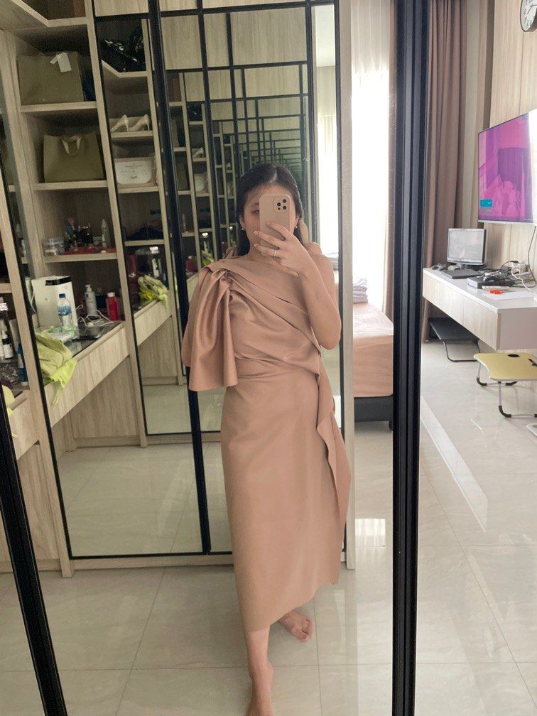 Nude Mididress Fesyen Wanita Pakaian Wanita Gaun Rok Di Carousell