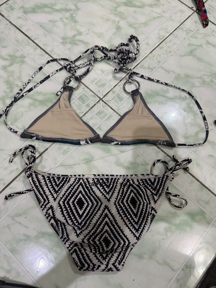 Ripcurl Bikini Women S Fashion Swimwear Bikinis Swimsuits On Carousell