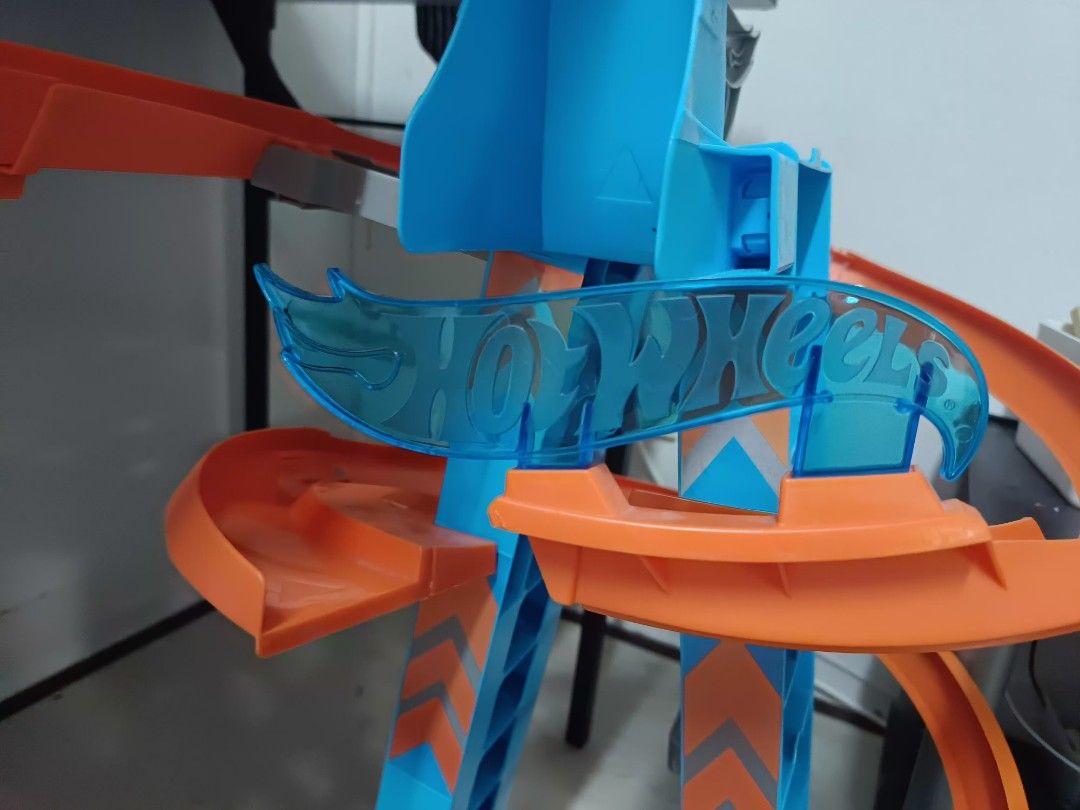 Hot Wheels Action Sky Crash Tower Trackset Hobbies Toys Toys Games On Carousell