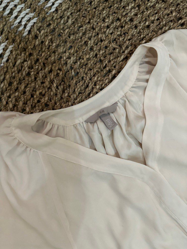 Hnm Nude Dress Fesyen Wanita Pakaian Wanita Gaun Rok Di Carousell