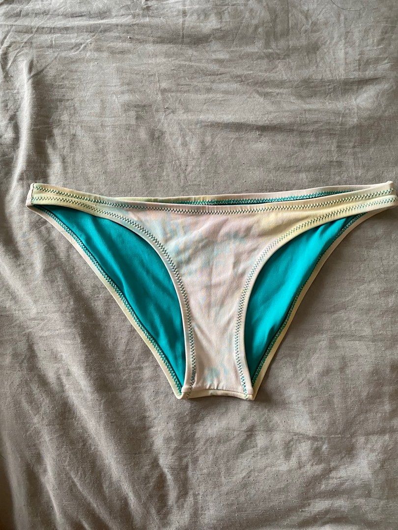 Volcom Bikini Bottom Women S Fashion Swimwear Bikinis Swimsuits On Carousell