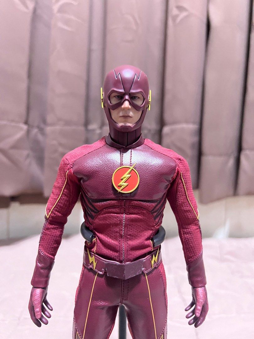 Hot Toys Cw The Flash Bib Hobbies Toys Toys Games On Carousell