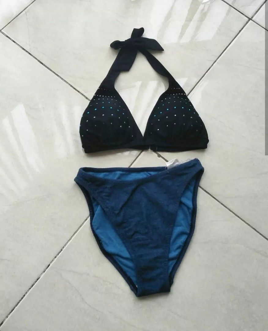 One Set Bikini Swimsuit Baju Renang Olah Raga Baju Olahraga Di Carousell