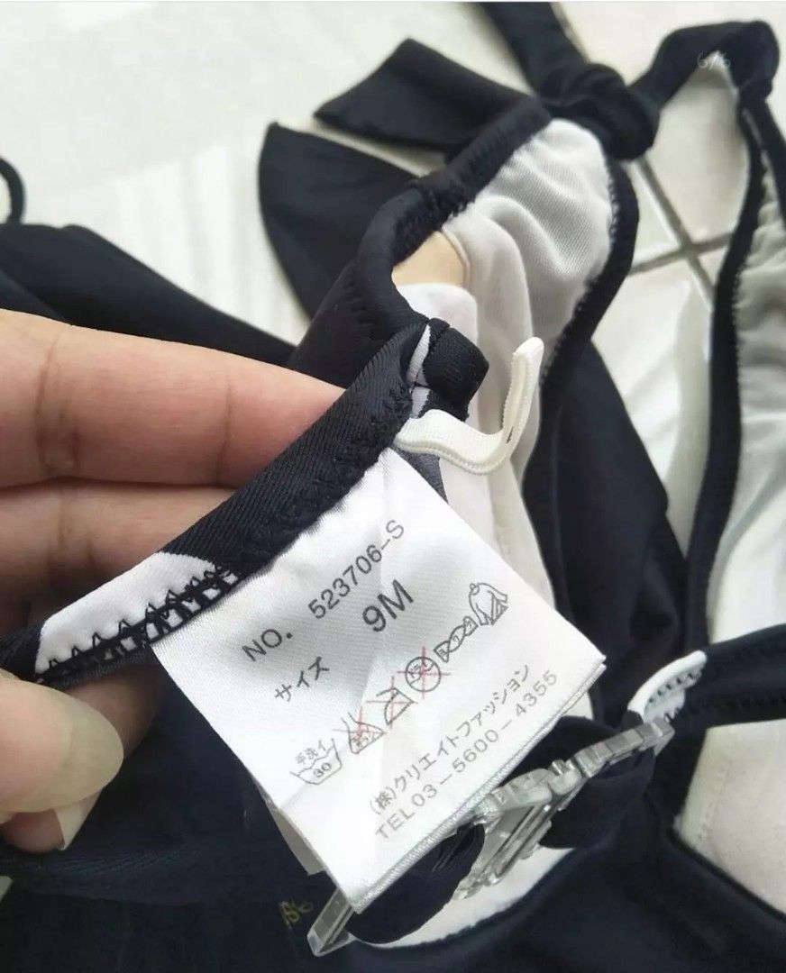 One Set Bikini Swimsuit Baju Renang Olah Raga Baju Olahraga Di Carousell