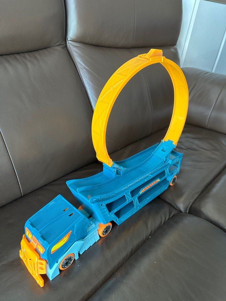 Hot Wheels Stunt And Go Track Set Dwn Hobbies Toys Toys Games On Carousell