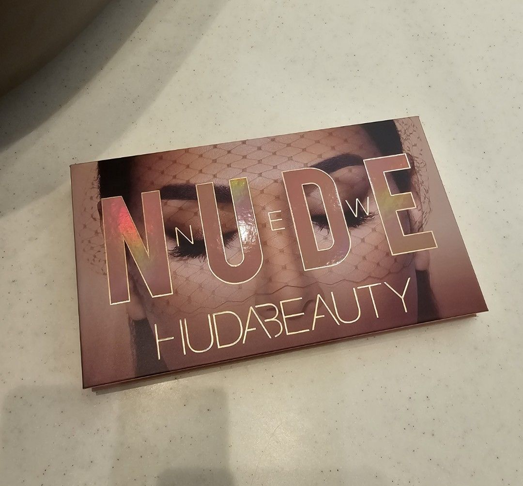 Huda Beauty New Nude Eyeshadow Palette