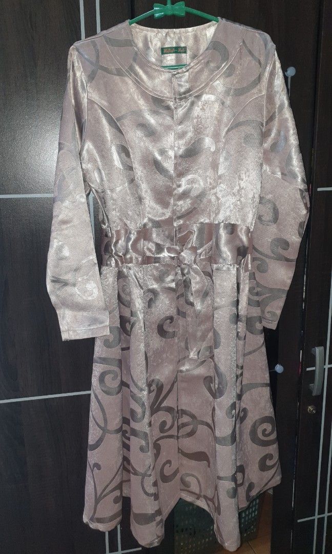 Mididress Nude Fesyen Wanita Pakaian Wanita Gaun Rok Di Carousell