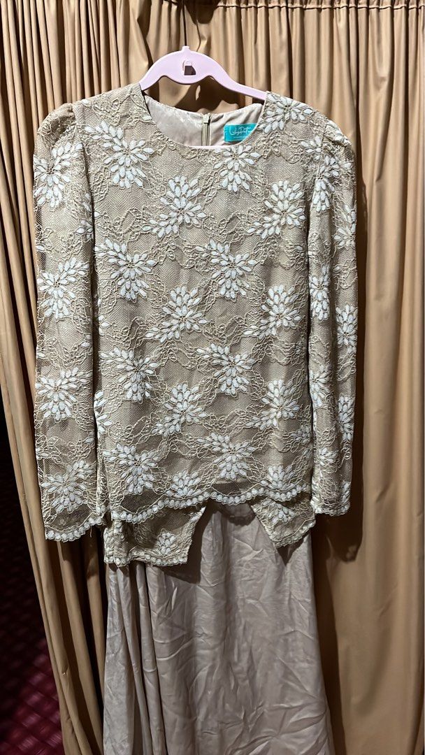 Lily Swan By Lily Petuna In Nude Women S Fashion Muslimah Fashion Baju Kurung Sets On Carousell