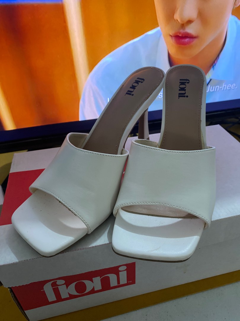 Payless Fioni Kira Nude Retro Sandals Women S Fashion Footwear