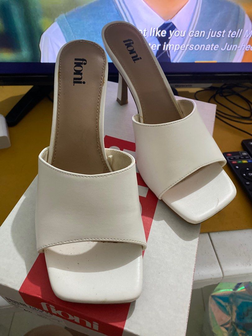 Payless Fioni Kira Nude Retro Sandals Women S Fashion Footwear