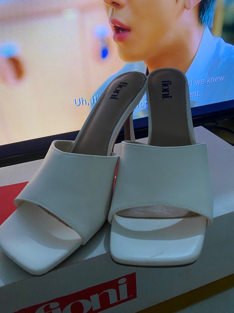 Payless Fioni Kira Nude Retro Sandals Women S Fashion Footwear