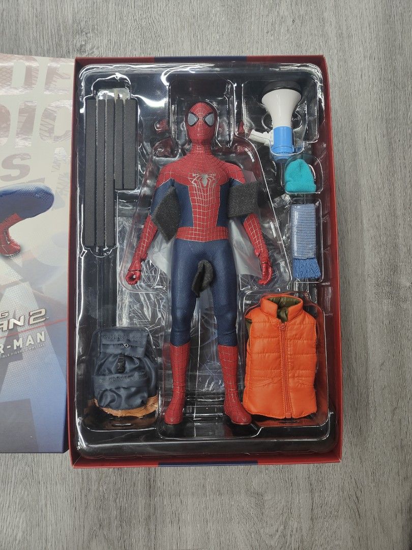 Hot Toys Amazing Spiderman 1 6 Hobbies Toys Toys Games On Carousell