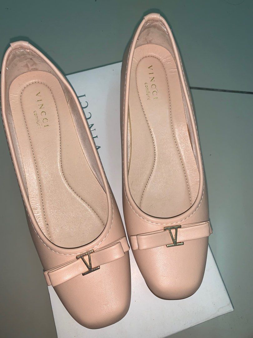 Vincci Nude Flats Women S Fashion Footwear Flats On Carousell