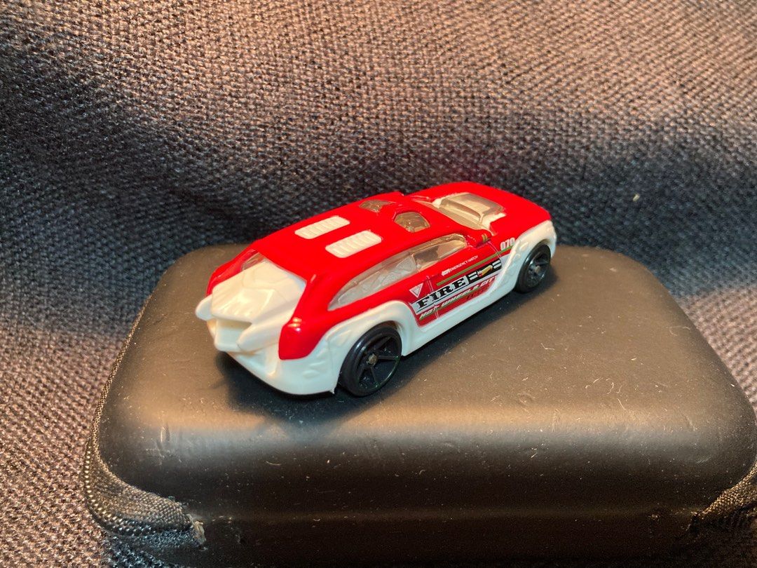 Hot Wheels 風火輪 HW PURSUIT 無盒 書籍休閒與玩具 玩具公仔桌遊在旋轉拍賣