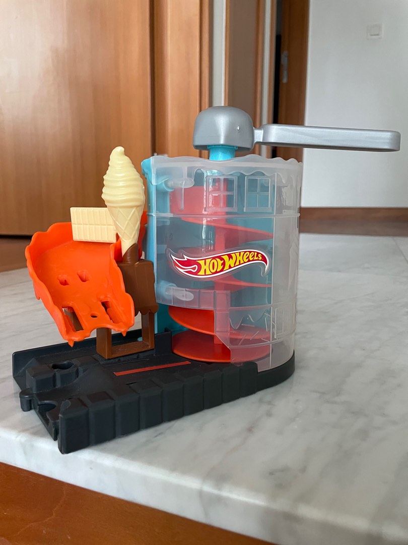 Hot Wheels Downtown Ice Cream Track Hobbies Toys Toys Games On Carousell