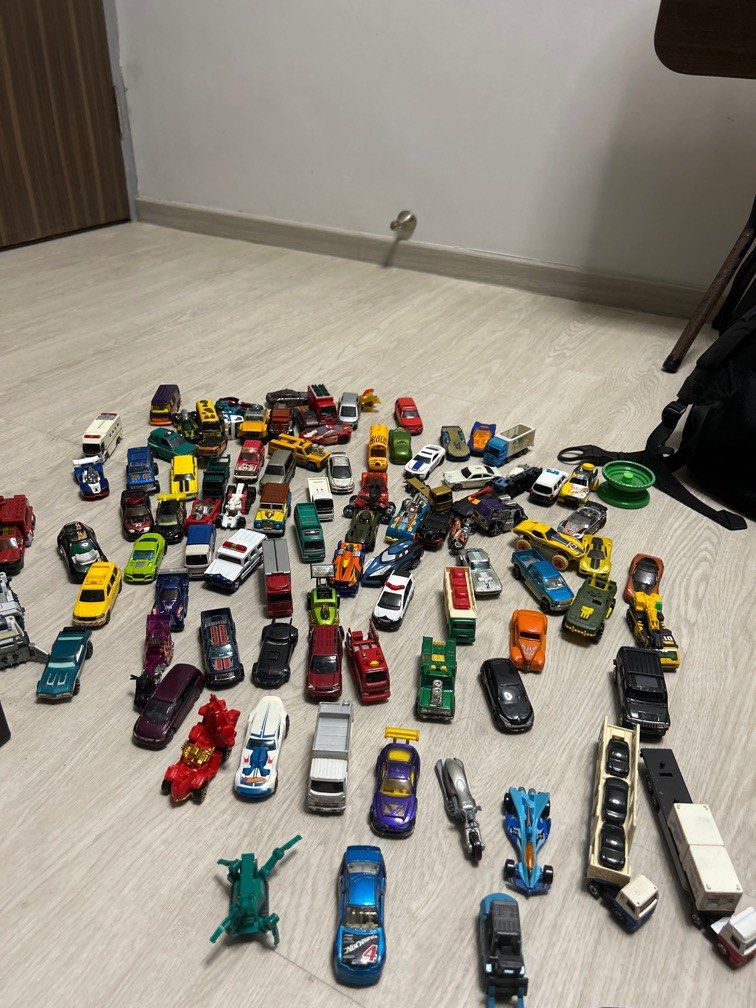 Tomica And Hot Wheels Hobbies Toys Toys Games On Carousell