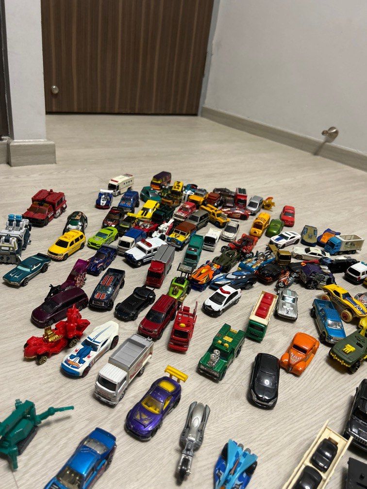 Tomica And Hot Wheels Hobbies Toys Toys Games On Carousell