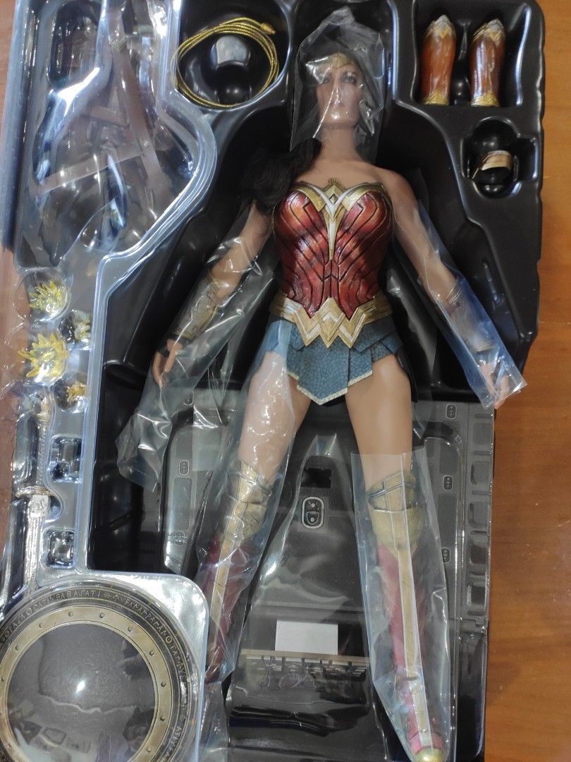 Hot Toys Wonder Woman Justice League Hobbies Toys Toys Games On Carousell
