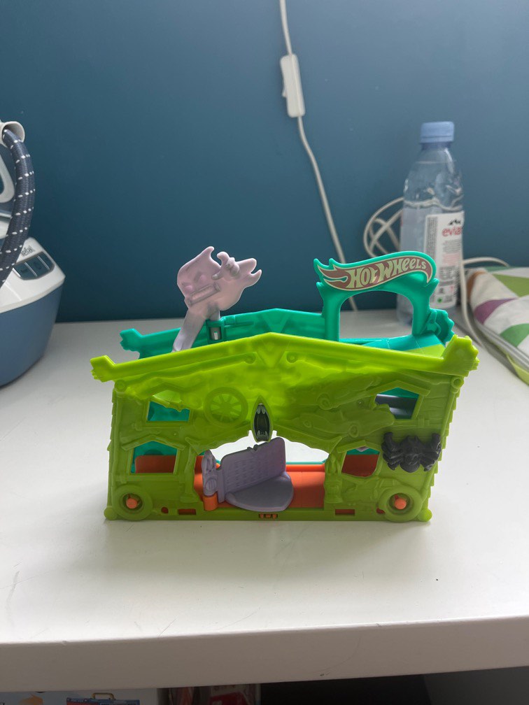 Hot Wheels Ghost Garage Playset Hobbies Toys Toys Games On Carousell