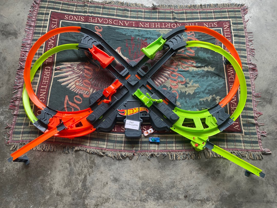Hot Wheels Colossal Crash Track Set Hobbies Toys Toys Games On Carousell