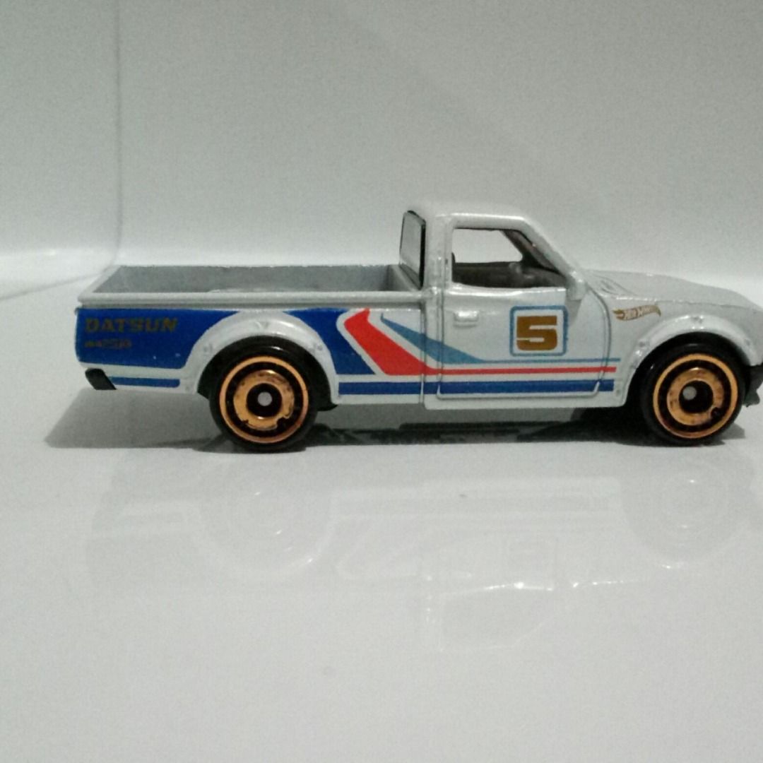 Hot Wheels Datsun Giftpack Gp Made In Indonesia Putih No Toys Collectibles Mainan Di