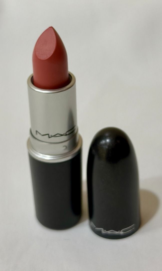 MAC RETRO MATTE LIPSTICK RUNWAY HIT LIGHT NUDE MATTE Beauty Personal Care Face Makeup