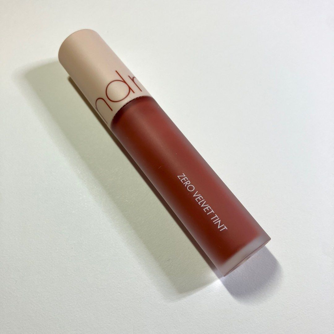 二手 Romand 絕對零感唇釉 Toasty nude 蜜桃果茶 香水美妝保養 臉部彩妝保養與清潔 化妝品在旋轉拍賣