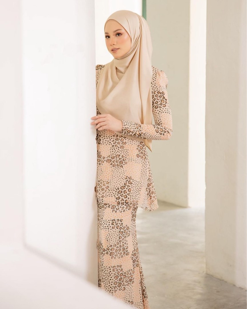 Cheeta Kurung In Nude Women S Fashion Muslimah Fashion Baju Kurung Sets On Carousell