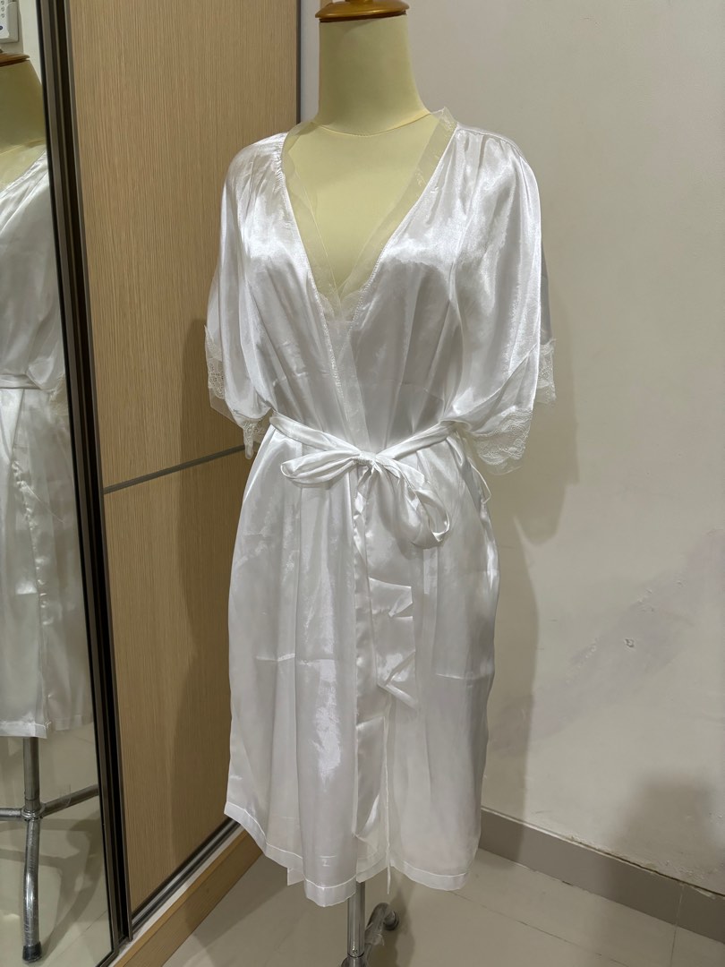 Vera Wang Kimono Set Lingerie Robe White Lace Satin Princess Sleepwear