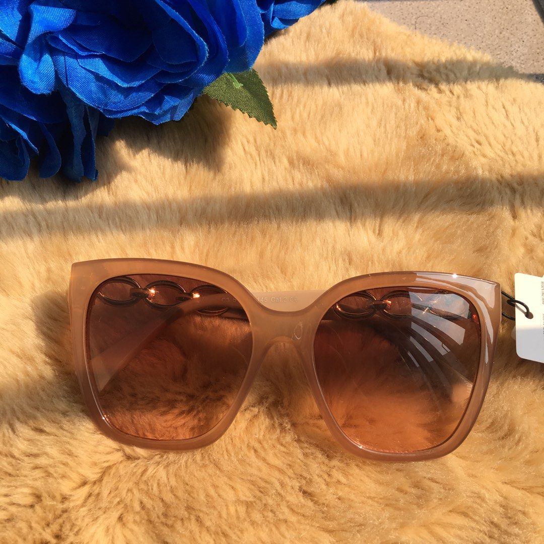 Lv Edge Luxury Chain Nude Brown Round Cat Eye Asymmetric Asimetris